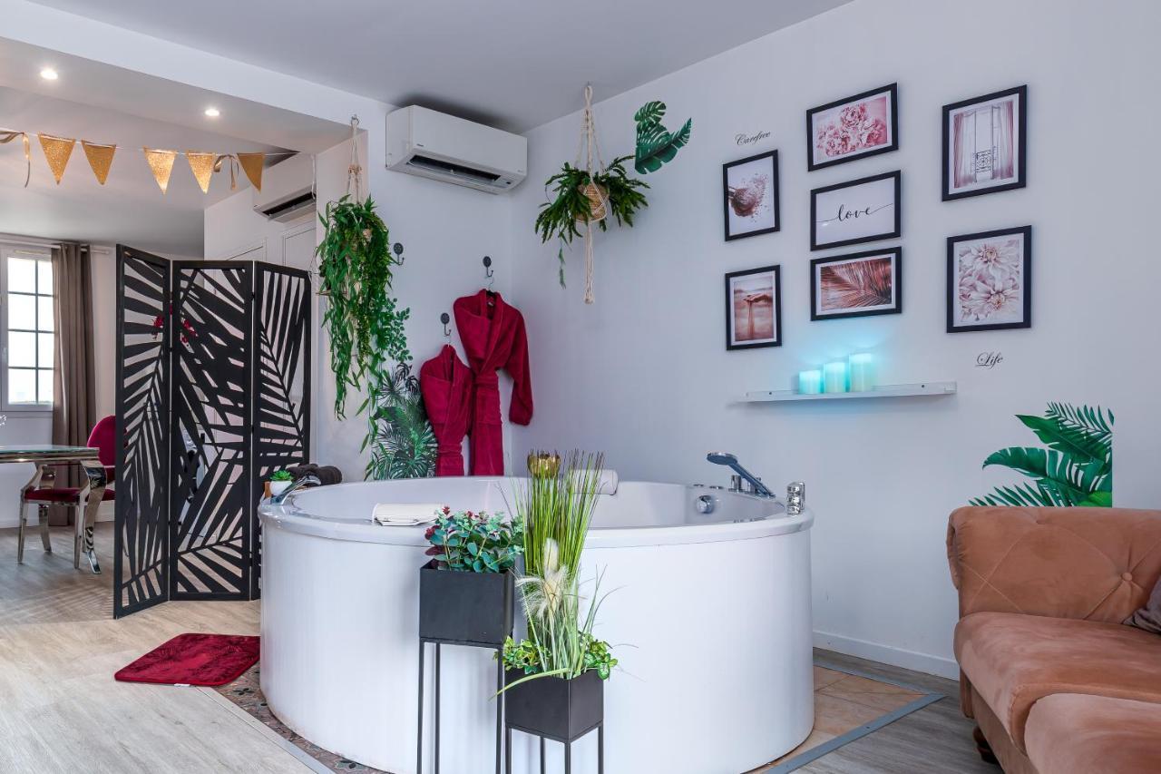 Suite L'Echappee - Maison Romantique - Spa & Sauna Privatif- Pole Dance - Lit Rond Avec Miroir Au Plafond Pezarches Exterior foto